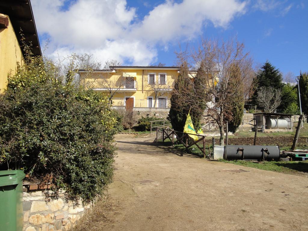 Отель Agriturismo Le Valli Acuto Экстерьер фото