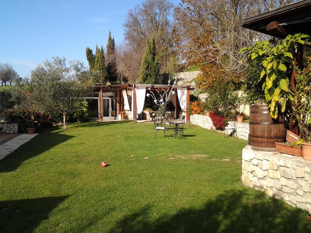 Отель Agriturismo Le Valli Acuto Экстерьер фото